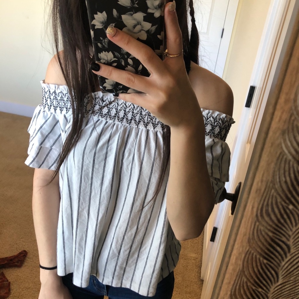 American Eagle Off Shoulder